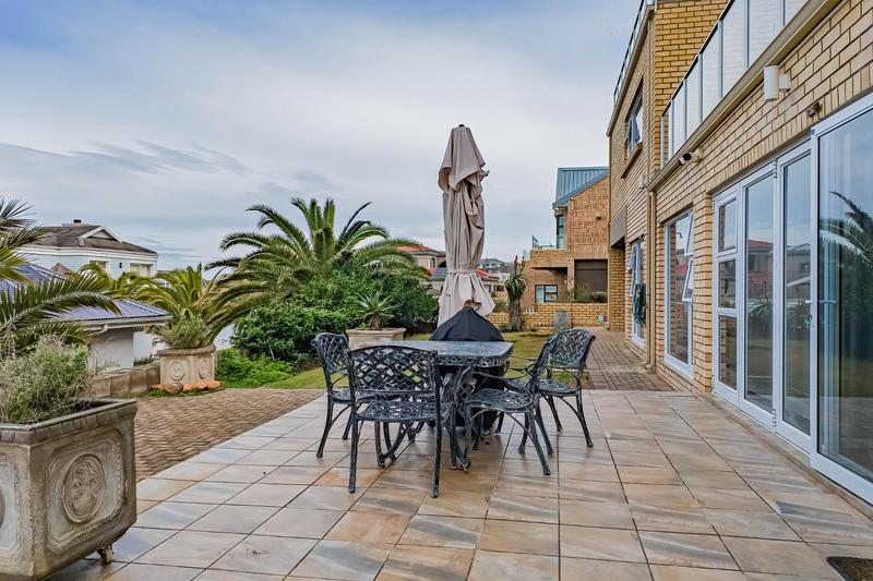 9 Bedroom Property for Sale in Outeniqua Strand Western Cape